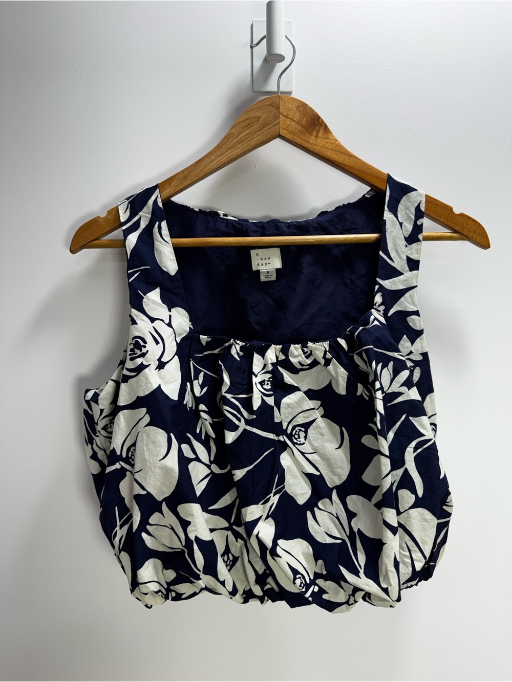 A new day Navy Blue & White Floral top size S